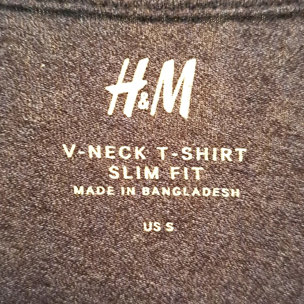 H&M Men's Blue V Neck - Picture 2 of 3